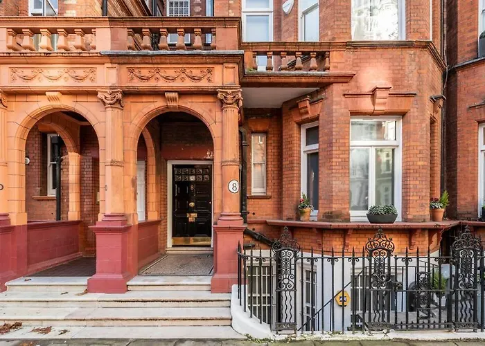 Chelsea Posh Apartment