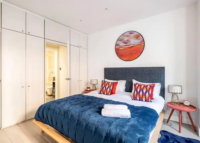 Chelsea Posh Apartment